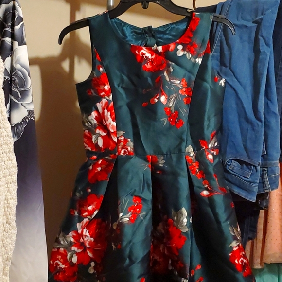 Kids dress - Picture 1 of 8